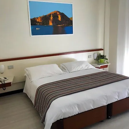River Palace Hotell 4*