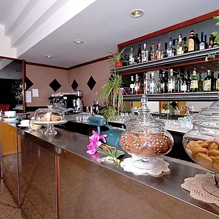 River Palace מלון 4*