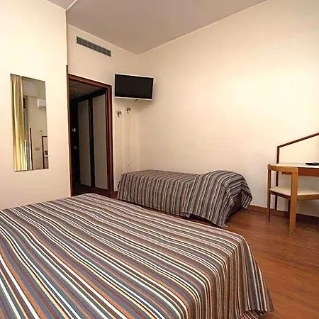 מלון River Palace 4*