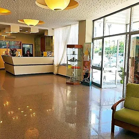 מלון River Palace טרצ'ינה