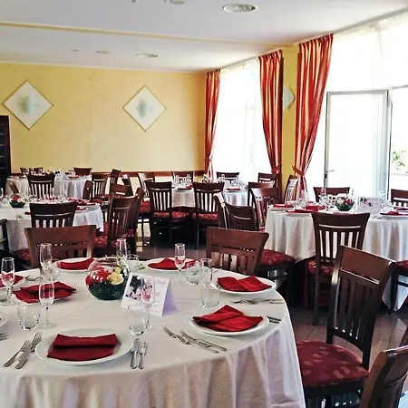River Palace טרצ'ינה